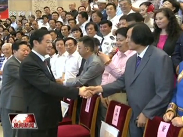 2016年6月13日至15日，中國民間文藝家協(xié)會(huì)第九次全國代表大會(huì)在北京京西賓館隆重舉行，中央政治局委員、書記處書記，中宣部部長(zhǎng)劉奇葆，中國文聯(lián)主席孫家正，中國民間文藝家協(xié)會(huì)主席潘魯生等各級(jí)領(lǐng)導(dǎo)參加。華藝雕塑董事長(zhǎng)傅紹相參加代表大會(huì)，并與劉奇葆部長(zhǎng)親切握手。